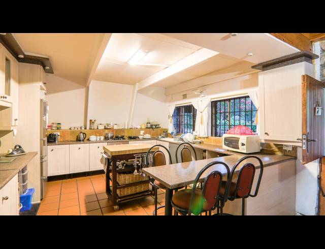 6 BEDROOM LODGE FOR SALE IN SCHURVEBERG AH
